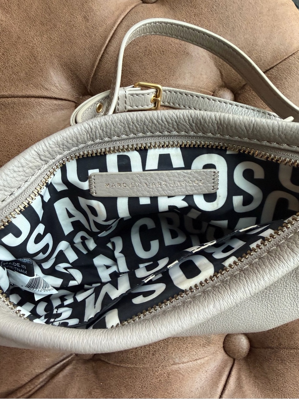 Marc by Marc Jacobs Pebbled Leather Crossbody in Light Gray with Gold Hardware - Picture 3 of 3